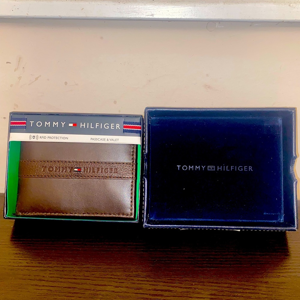 Tommy Hilfiger Wallet - Brown